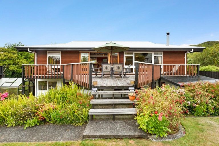 Photo of property in 9 Balliol Drive, Tawa, Wellington, 5028