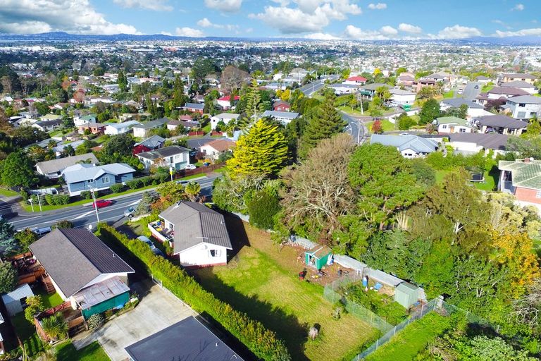 Photo of property in 114 Don Buck Road, Massey, Auckland, 0614