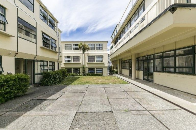 Photo of property in Te Awhina Apartments, 19/22u Sussex Street, Mount Cook, Wellington, 6021