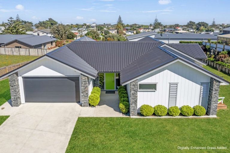 Photo of property in 20 Taonui Street, Waitarere Beach, Levin, 5510