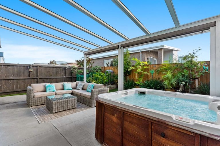 Photo of property in 28 Owen Chapman Drive, Red Beach, 0932