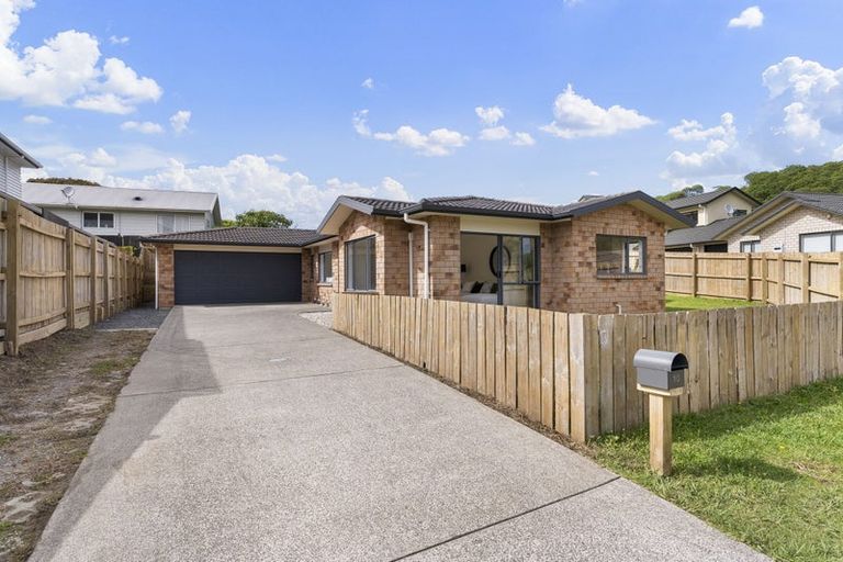 Photo of property in 10 Mediterranean Way, Goodwood Heights, Auckland, 2105