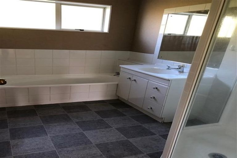 Photo of property in 24b Palmgreen Court, Stanmore Bay, Whangaparaoa, 0932