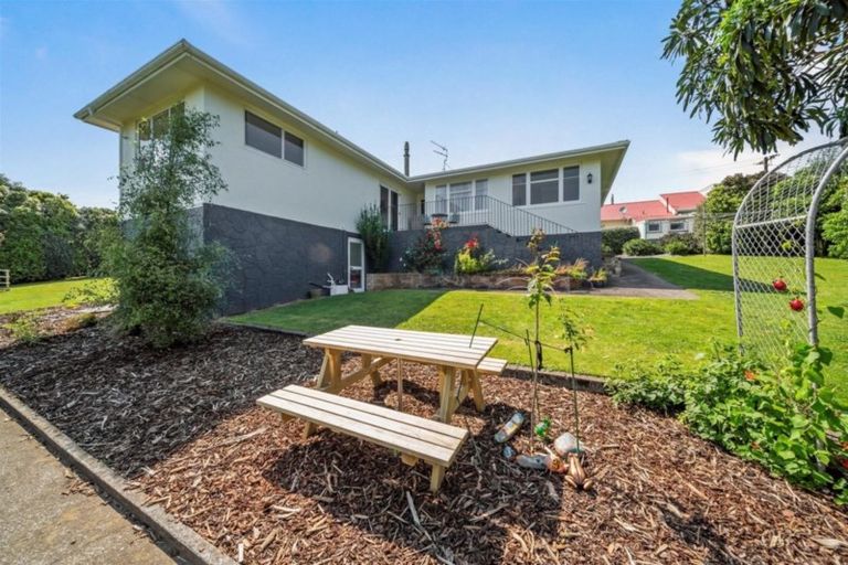 Photo of property in 27 Galt Street, Hawera, 4610