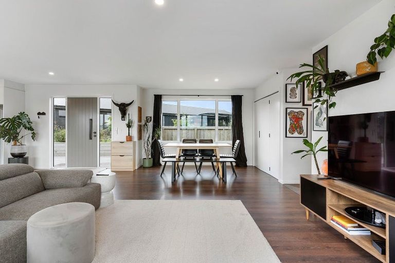 Photo of property in 16 Manatu Close, Whangamata, 3691