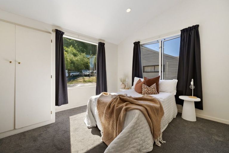 Photo of property in 32 Dart Place, Fernhill, Queenstown, 9300