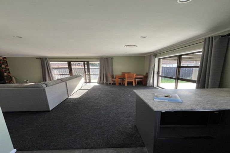 Photo of property in 6 Youngs Road, Papakura, 2110