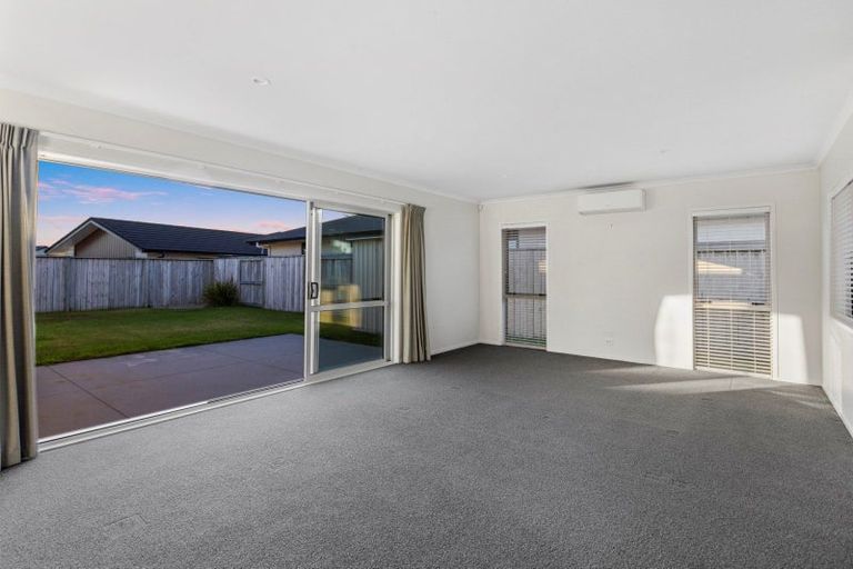 Photo of property in 21 Ponga Place, Papamoa Beach, Papamoa, 3118
