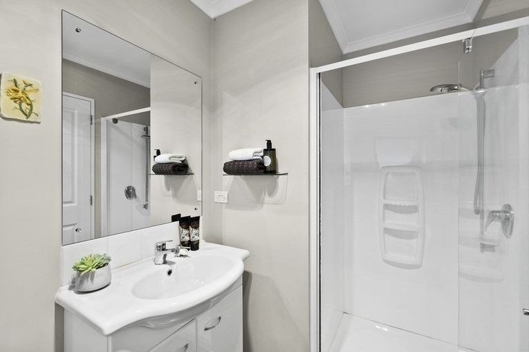 Photo of property in 60 Seamount Drive, Red Beach, 0932