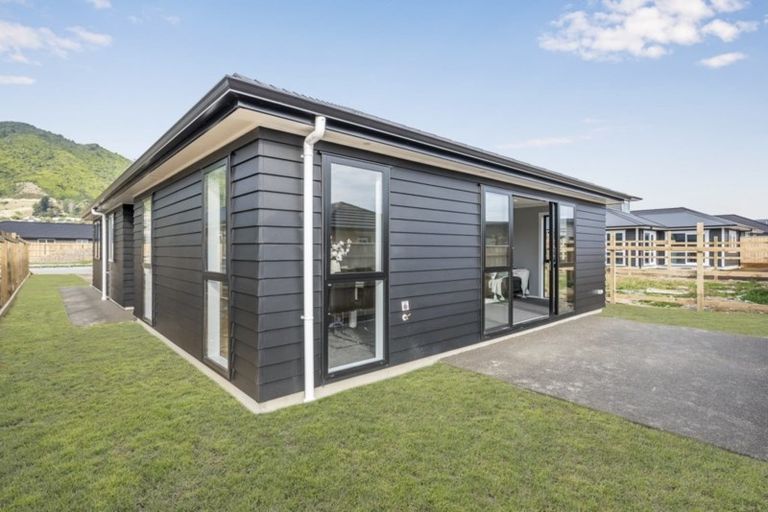 Photo of property in 10 Paioke Street, Waikanae, 5036