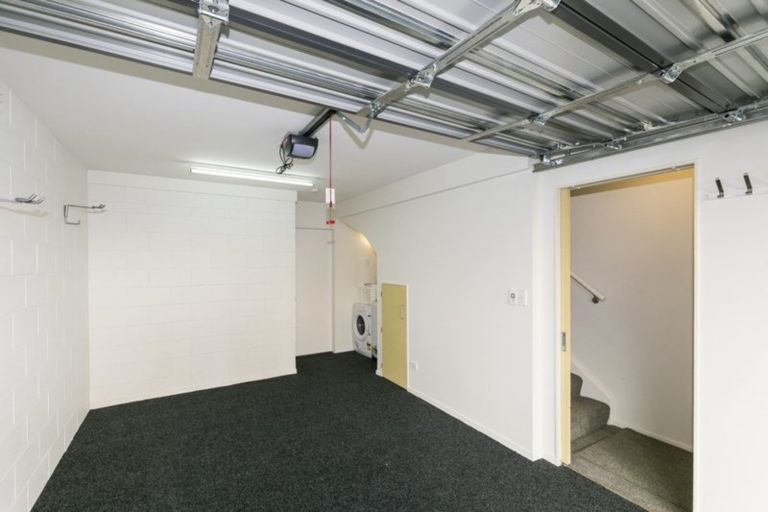 Photo of property in Pirie Street Townhouses, 17/35u Pirie Street, Mount Victoria, Wellington, 6011