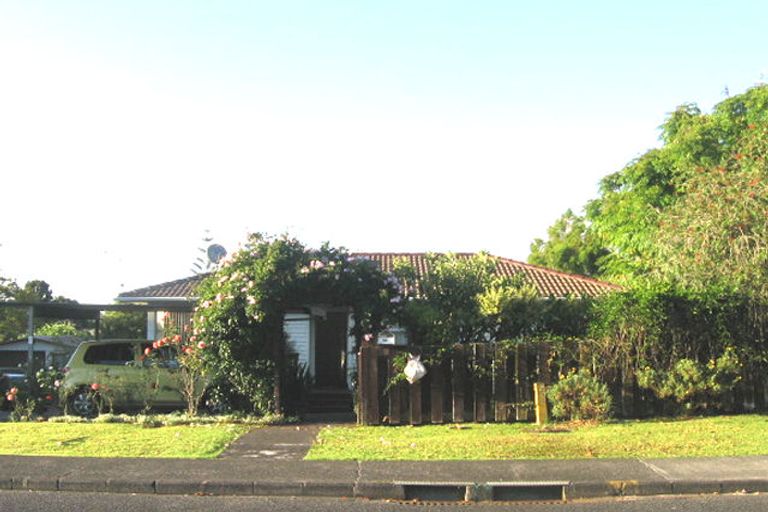 Photo of property in 2/6 Orton Street, Glenfield, Auckland, 0627