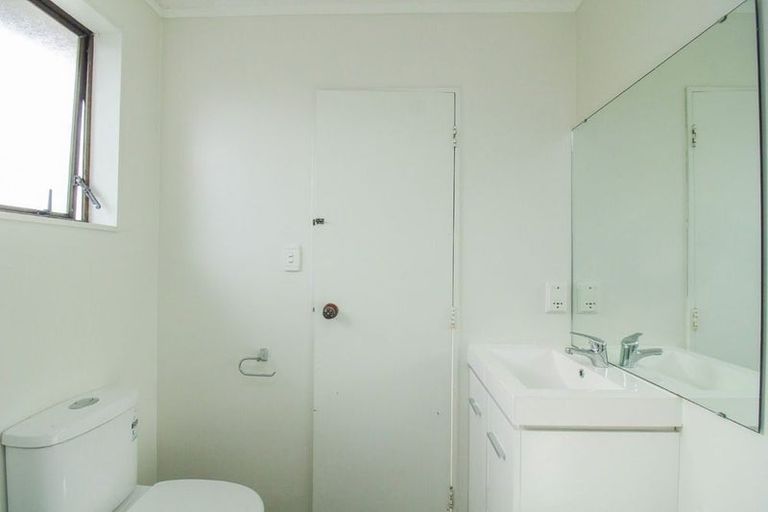 Photo of property in 67b Thurleigh Grove, Karori, Wellington, 6012