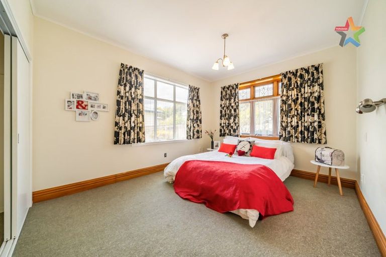Photo of property in 28 Lincoln Avenue, Tawa, Wellington, 5028