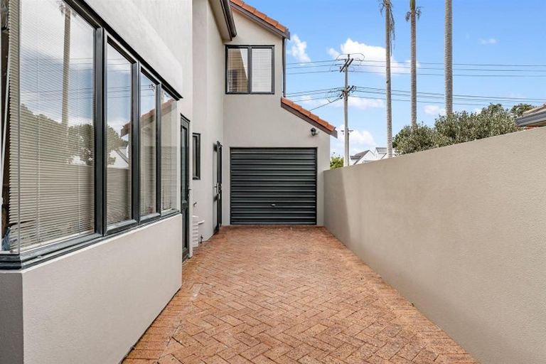 Photo of property in 12a Saltburn Road, Milford, Auckland, 0620