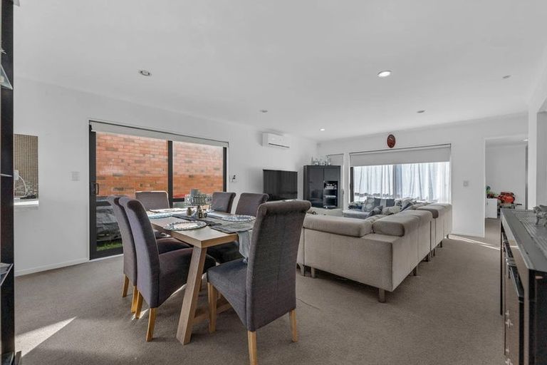 Photo of property in 21 Tarapiroe Avenue, Takanini, 2112