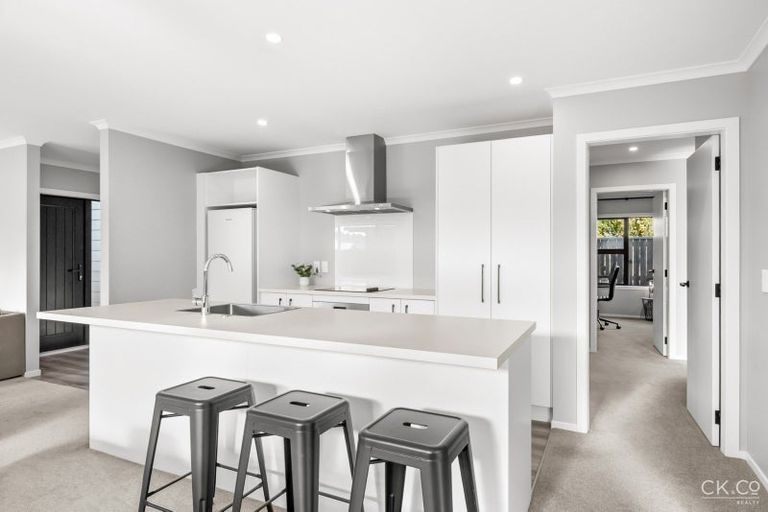 Photo of property in 7 Te Awa Rere Grove, Stokes Valley, Lower Hutt, 5019