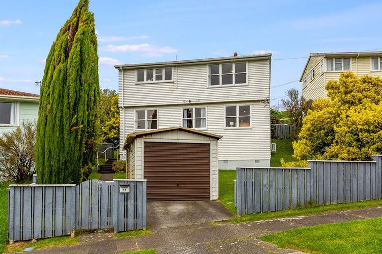 Photo of property in 17 Aparangi Crescent, Elsdon, Porirua, 5022