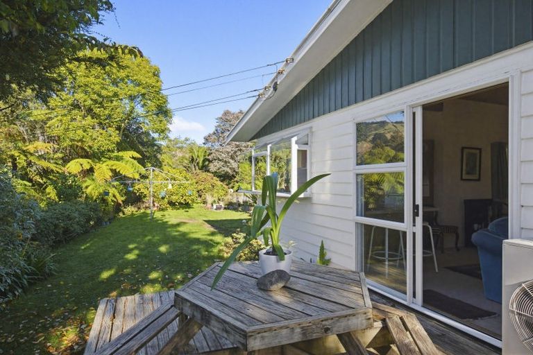 Photo of property in 594 Waitohu Valley Road, Manakau, Otaki, 5583