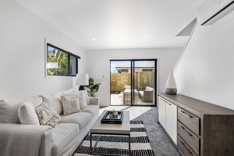 Photo of property in 2/7 Matipo Road, Te Atatu Peninsula, Auckland, 0610