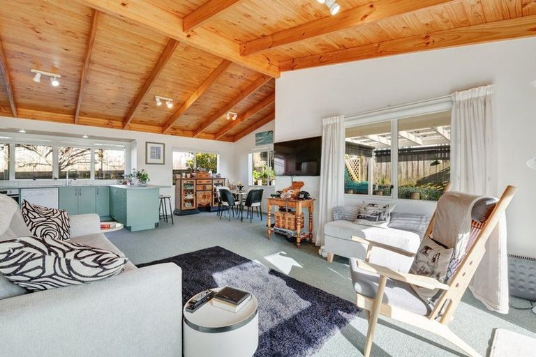Photo of property in 72 Cabeleigh Drive, Helensville, 0800