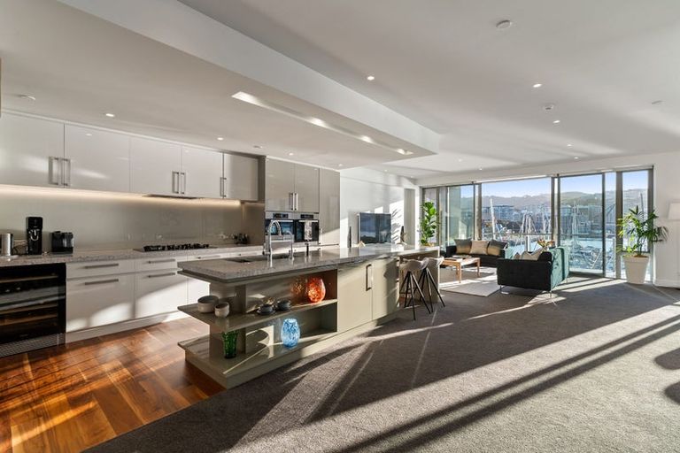 Photo of property in Clyde Quay Wharf, 3b/2 Clyde Quay Wharf, Te Aro, Wellington, 6011
