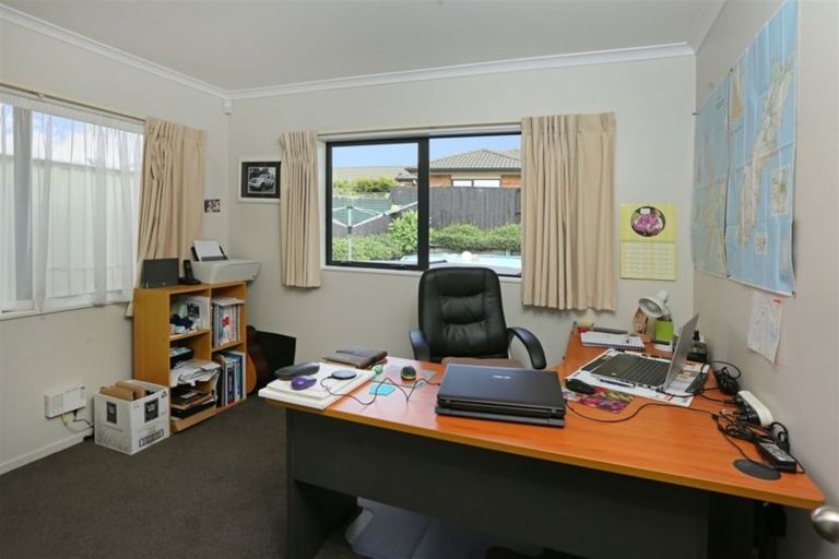 Photo of property in 17 Reybert Place, Massey, Auckland, 0614