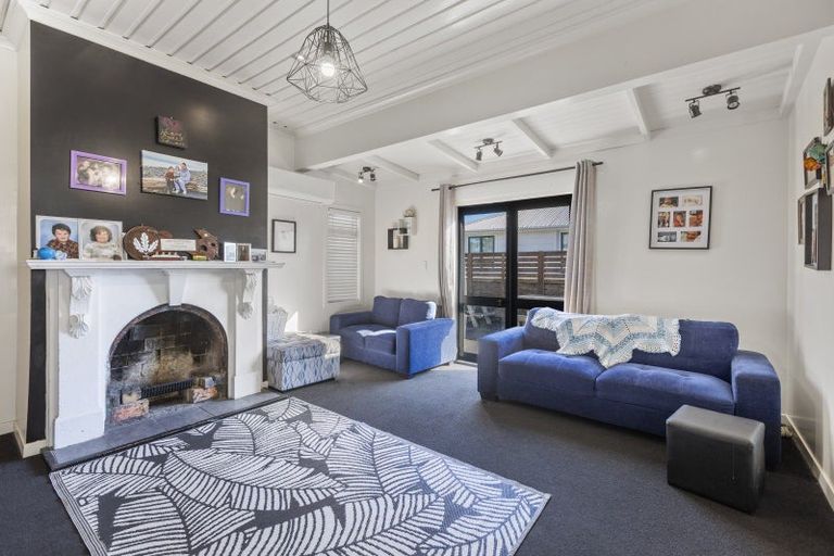 Photo of property in 2 Warre Street, Waitara, 4320