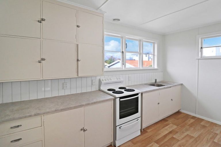 Photo of property in 2 Argyle Grove, Trentham, Upper Hutt, 5018