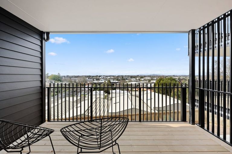 Photo of property in 1/12 Ruakiwi Road, Hamilton Lake, Hamilton, 3204