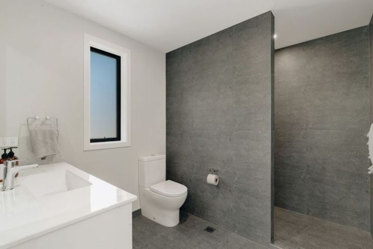 Photo of property in 16 Mcgibbon Lane, Jacks Point, 9371