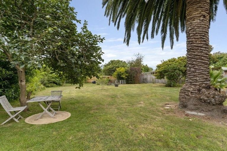 Photo of property in 298 Te Moana Road, Waikanae, 5036