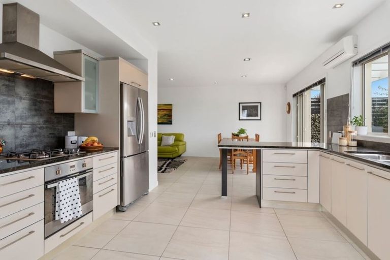 Photo of property in 140 Gills Road, Albany Heights, Auckland, 0632