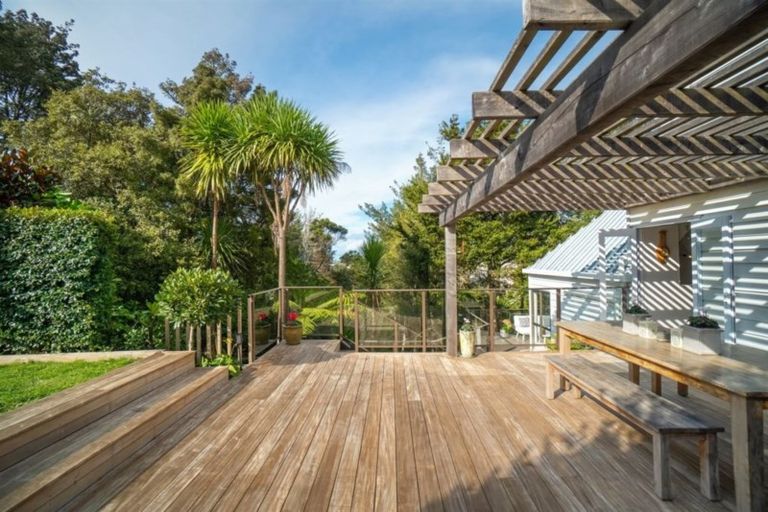 Photo of property in 27 Le Roy Terrace, Birkenhead, Auckland, 0626