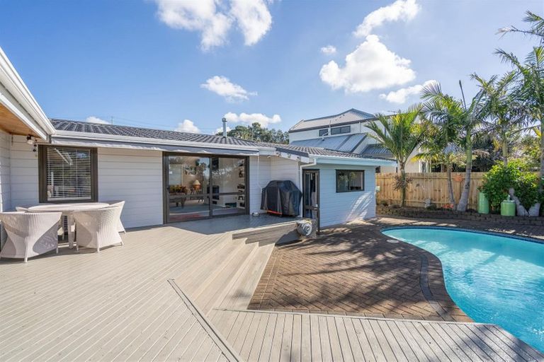 Photo of property in 14 Highwood Grove, Torbay, Auckland, 0630