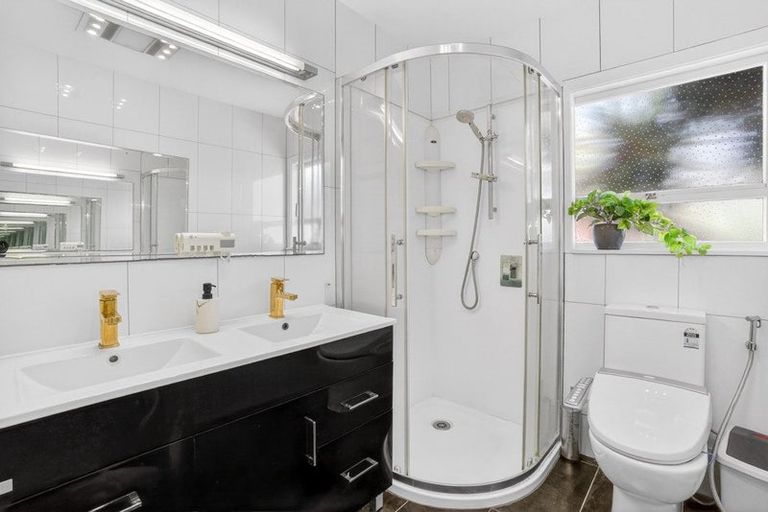 Photo of property in 1/7a Corunna Road, Milford, Auckland, 0620