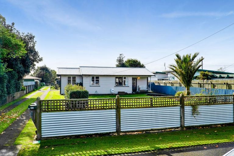 Photo of property in 342 South Road, Hawera, 4610