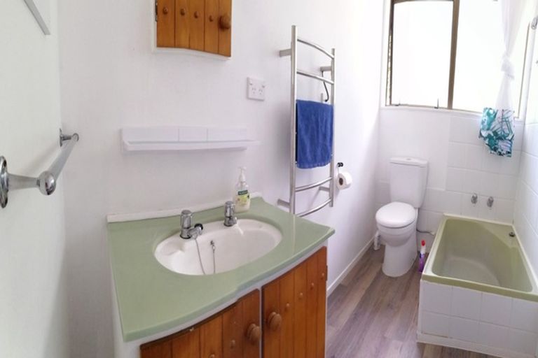 Photo of property in 8 Colonial Place, Kelvin Grove, Palmerston North, 4414