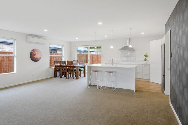 Photo of property in 37 Davaar Crescent, Broomfield, Christchurch, 8042