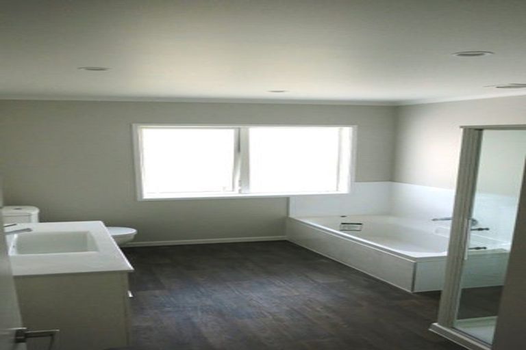 Photo of property in 28 Te Kauri Place, Helensville, 0800