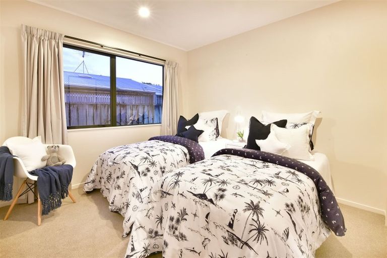Photo of property in 5a Lillian Place, Orewa, 0931