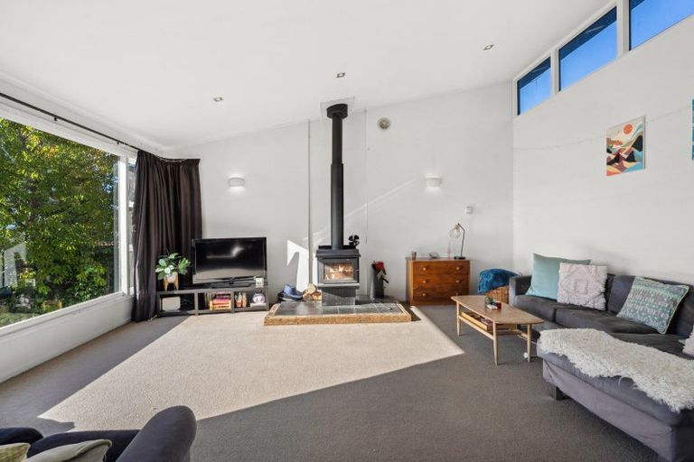 Photo of property in 6 Wynyard Crescent, Fernhill, Queenstown, 9300