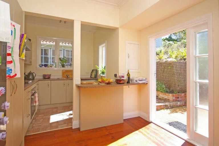 Photo of property in 8 Raroa Crescent, Northland, Wellington, 6012