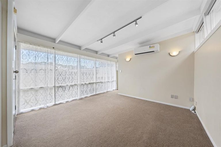 Photo of property in 2/127 Seabrook Avenue, New Lynn, Auckland, 0600
