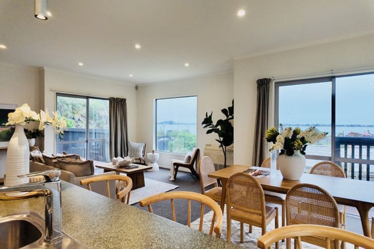 Photo of property in 5 Main Road, Redcliffs, Christchurch, 8081