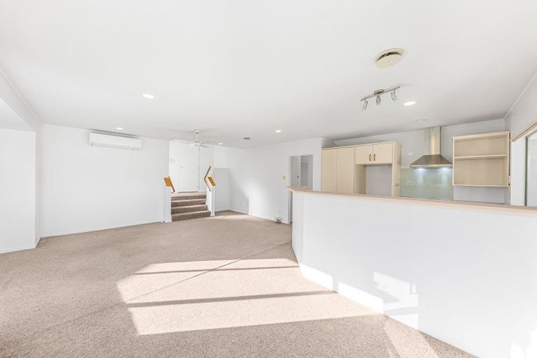 Photo of property in 6 Palmgreen Court, Stanmore Bay, Whangaparaoa, 0932