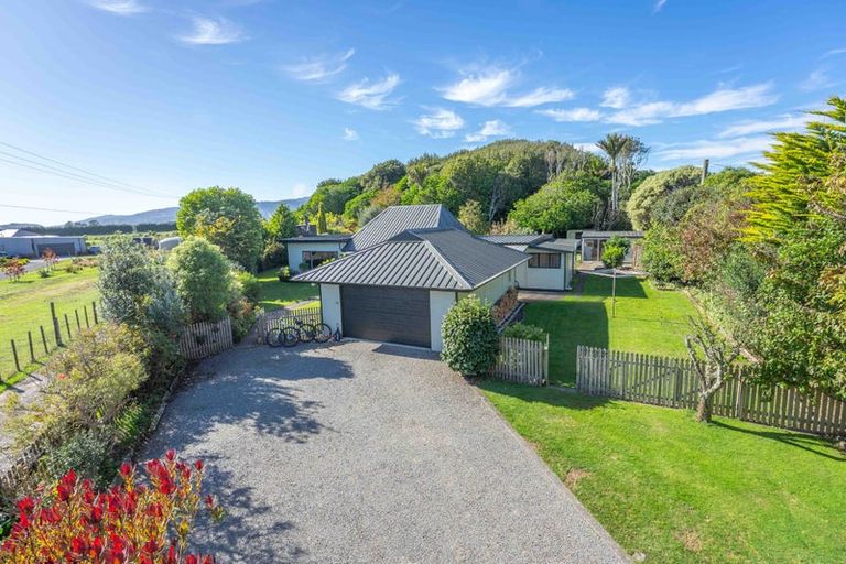 Photo of property in 43 Te Horo Hautere Cross Road, Te Horo, Otaki, 5582