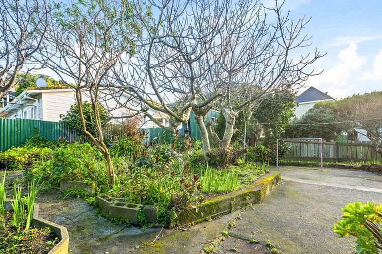 Photo of property in 68 Derwent Street, Island Bay, Wellington, 6023