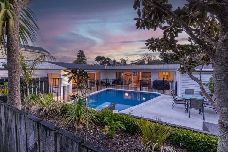 Photo of property in 56 Great North Road, Saint Johns Hill, Whanganui, 4500