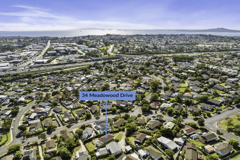 Photo of property in 34 Meadowood Drive, Unsworth Heights, Auckland, 0632